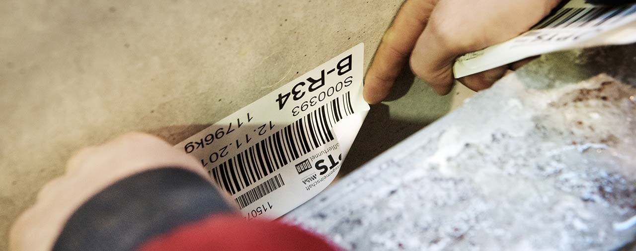 Working puts on a label on a box